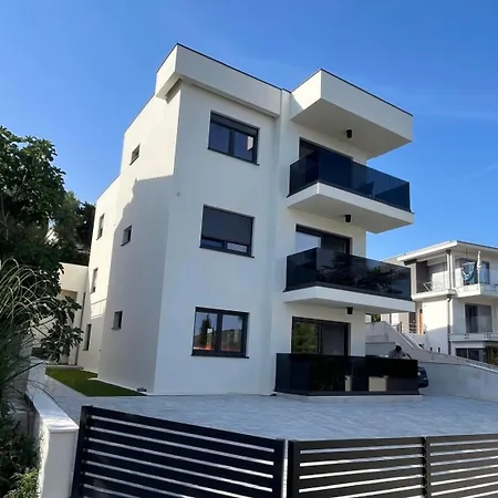 Luxvu * Rogoznica (Sibenik-Knin)